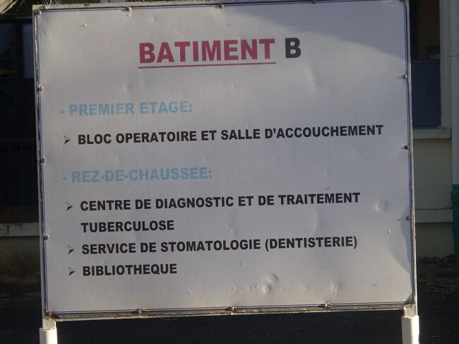 フランス語の案内（手術関係や結核や胃の関係の案内？）