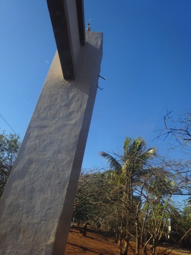 （車窓風景）アンツイラナナの空港入口