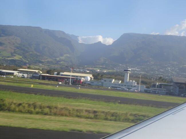 レユニオンの空港と山々