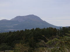 有珠山（737m）
こちらも活発な活火山です。