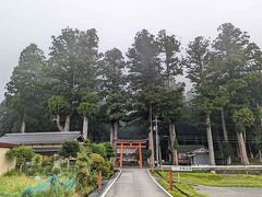 「道の駅 和良」から約1.2kmの距離に「戸隠神社」があったので行ってみました。

「戸隠神社」というだけあって、天照大御神の「天の岩屋戸こもり」に縁があるんですって！
https://www.gifu-jinjacho.jp/syosai.php?shrno=1479