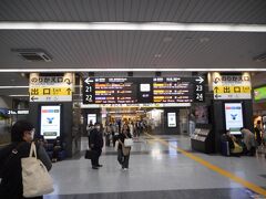 岡山駅新幹線乗り換え口
出口の案内がなんか「大きな門構え」にみえます