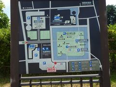 「道の駅米沢」から車で１５分ほどのところに「上杉神社」はありますよー。

駐車場は無料でした。