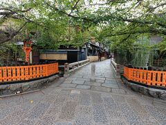 そして、やっと祇園白川、巽橋に着きました。京都と言えばここというスポット、今まで訪問できなかったところ、一つクリアしました。
