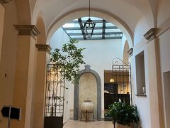 ＜ホテル パラッツォ ピッコロミニ＞
おはようございます。静かな街でぐっすり眠りました。