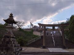 元々多賀神社が鎮座していましたが、陣屋移転に伴い神社は北側へ移動しました。
