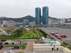 スムーズににっぽん丸へ乗船。
今回のクルーズからクルーズカード用のストラップがいただけなくなりました。
各自持参するのがおすすめです。


クルーズ2日目。

釜山へ入港。
私たちは個人で巡るため、まずは釜山駅へ。

