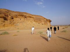 午前 マダインサーレツアー
午後 Al Ula 観光