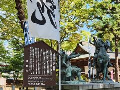 長野駅から25分位で到着です。
駐車場が手前にありお土産屋さんなども並んでいました。
首塚や上杉謙信と武田信玄の像などもあります。
広い公園で博物館や芝生公園、池に東屋などなどが点在していて良いお散歩コースでもありました。
