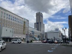 街を散策。ホテルから東へ札幌駅。そして今日閉店するエスタ。