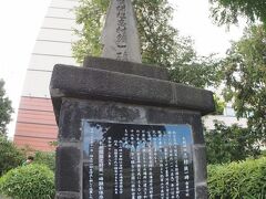 ホテルの脇、札幌開祖の志村鐵一の碑を見つけました。
ここは豊平橋の東詰め。
西詰には昨日見た吉田茂八の住まい。
当時の札幌となるところには数人しかいなかったとか。

