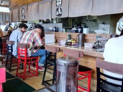 帰宅途中。ラーメンを食べる