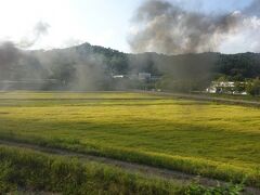 蒸気機関車が牽く列車に乗っていることを実感。
最近のＳＬ列車はＥＬやＤＬを補機につけることが多いけど、ばんえつ物語号はＳＬだけで頑張って進んでいる。