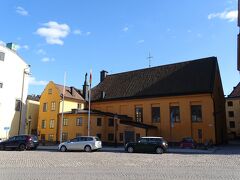 そして王宮の南にある広場の南にはフィンランド教会がある。