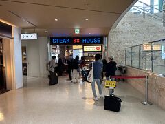 那覇空港内のステーキハウス88
店を出る頃には順番待ちの列ができていた