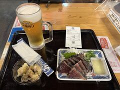 カツオたたき、ウツボ天ぷら、生ビール