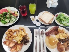 シンガポール旅行3日目です。
今日の朝食はこんな感じです。