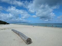 島で唯一遊泳ができる海岸のコンドイ浜
遠浅なので泳ぐというよりもビーチ遊びに最適