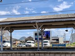 歩き疲れたので、帰りはタクシーで善通寺駅へ（笑）
駅もこのような、のんびりした雰囲気です