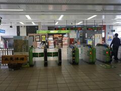●JR/木更津駅

土曜日のお昼。
改札は閑散としていました。
平日の朝は、どれくらいの混雑状況なのでしょうか？