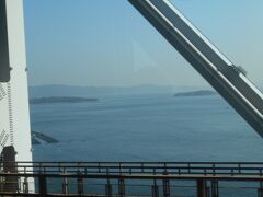 「瀬戸大橋」を渡っています。