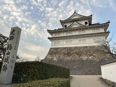 福山城跡石碑と伏見櫓
天守は再建ですが、中は博物館になっており、かなり充実していました。
京都の伏見城から移築されたという伏見櫓や、天守北側の鉄板張り、など、見どころが結構あります。