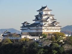 198段の階段を上った先の「姫路市男山配水池公園」から姫路城を遠望し、男山八幡宮→千姫天満宮などに行きました。