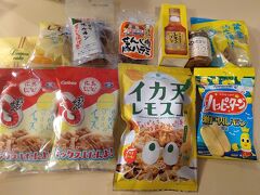 お土産をたくさん買いました。
瀬戸内レモン味だらけですけど。

高校の修学旅行以来の広島旅行、１泊２日でも十分楽しました。