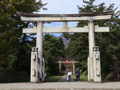 東北最強のパワースポットとも言われる「岩木山神社」に来ました。
非常に神聖な雰囲気です。