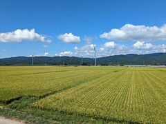 道の駅　しょうない

14時20分
お手洗い休憩に立ち寄り。
田園風景が何とも言えません。

それにしても暑い…。
気温は30度超え。
晩夏の東北とは思えません…。
