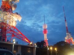 稲佐山スロープカー 中腹駅からスロープカーで登って来て山頂へ
東京タワーみたい。