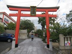 目的地ではないですが、途中に神社があったので寄っていきます。綱敷天満宮です