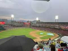 ビジターパフォーマンス席でのんびり観戦しました。