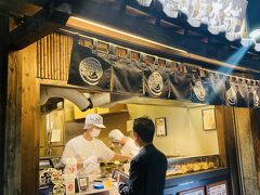 お店を出たらすぐにたい焼きのお店が！
なんて魅力的なんだ！