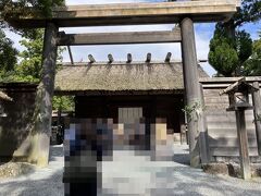 伊勢外宮、正宮前。ここで参拝。