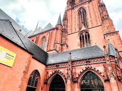 Kaiserdom St.Bartholomäus
https://www.dom-frankfurt.de/

レーマー広場の東側にそびえるゴシック様式の大聖堂。
