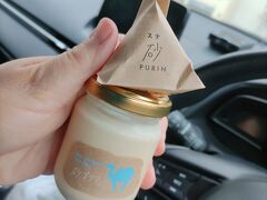 食べたかった砂のプリンのTottoPURINへ。
砂(という名のざらざらした粉？)を入れた方が断然美味しい！
食べるとこはないので車で食べました。