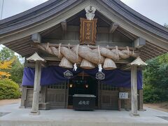 道すがら白兎神社へ。
「因幡の白うさぎ」の話をイマイチ知らなくて子供達に教えてもらう。
隣接の道の駅にも寄ったけど大して見所なし。