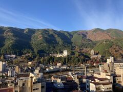 高台からの景色は朝の澄んだ空気で一層綺麗に見えます。