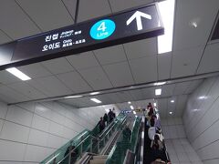 ソウルから地下鉄4番線に乗り換えて、明洞に向います。