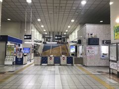 鳥取駅構内の観光案内所はもちろん閉まっていました。
翌朝8：30に開くようです。

こちらでループバスの一日乗車券＆砂の美術館入場券（200円引）を
購入することができることを確認し、ホテル泊。