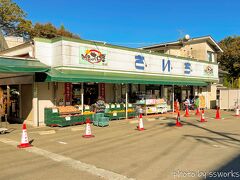 高速を使って移動してきたのは、秋保温泉にあるおはぎが有名な主婦の店さいち
写真だけ見ると古いスーパーですが、周りに第４駐車場まである一大観光地となっていました。