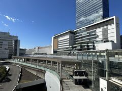 横浜駅の北口から、