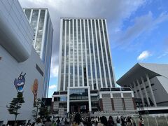 ベイクォーターから歩いて１０分ほどで、ヒルトン横浜へ。