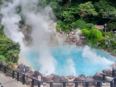 小高いところから見下ろした全景
きれいなコバルトブルーと吹き出し続ける湯気
見ていて飽きないです