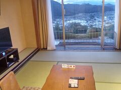 お部屋の様子
やはり和室が落ち着きます
この時は気づきませんでしたが、部屋から富士山が見えます