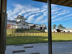 金沢城公園の中の『豆皿茶屋』さんから1枚パシャ。
翌日は雨予報だったのでこの青空は貴重です。