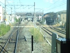 １３：４２，列車は２分遅れて嵯峨嵐山駅に停車、ここで下車します