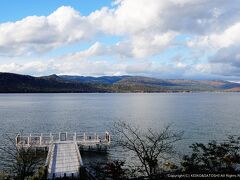 阿寒湖が見えてきました。
北海道の自然は、本当に大切に守られているなぁ。無駄な人工物がほとんどない。
