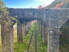 ⑤旧太子駅

ホテルに行く前、最後に、旧太子駅を訪問。ここは、太平洋戦争中に鉄鉱石を搬出するために開業した貨物専用線で、戦後には一時期、旅客輸送も行われたようですが、昭和46年（1971年）に廃線になったようです。
今でも設備の多くが残っており、すごく見応えがあります！
こういった廃墟、廃遺構好きにはたまりません。
